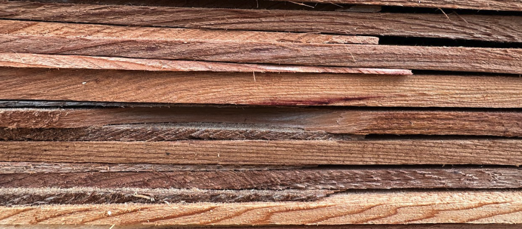 Bundle of Western Red Cedar Shingles, #3/#4 undercourse grade